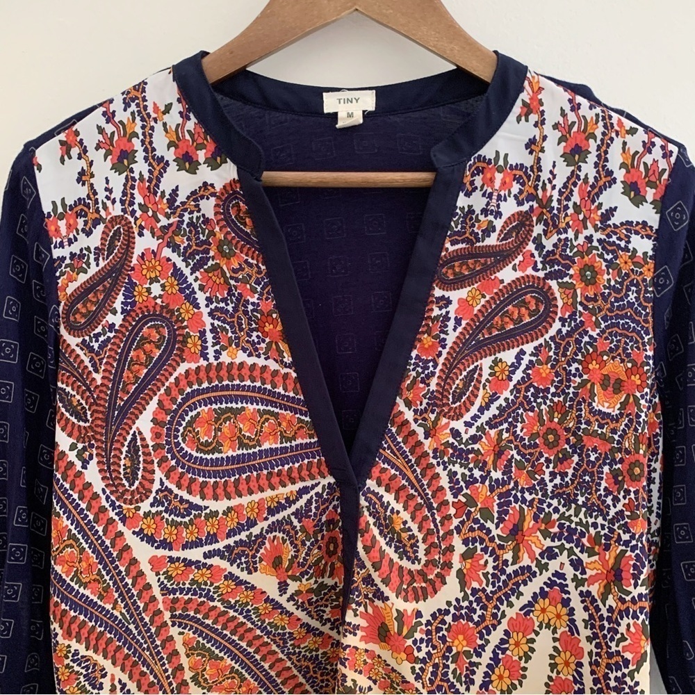 Tiny Paisley Mixed Media V Neck Blouse Medium Anthropologie - Picture 3 of 9